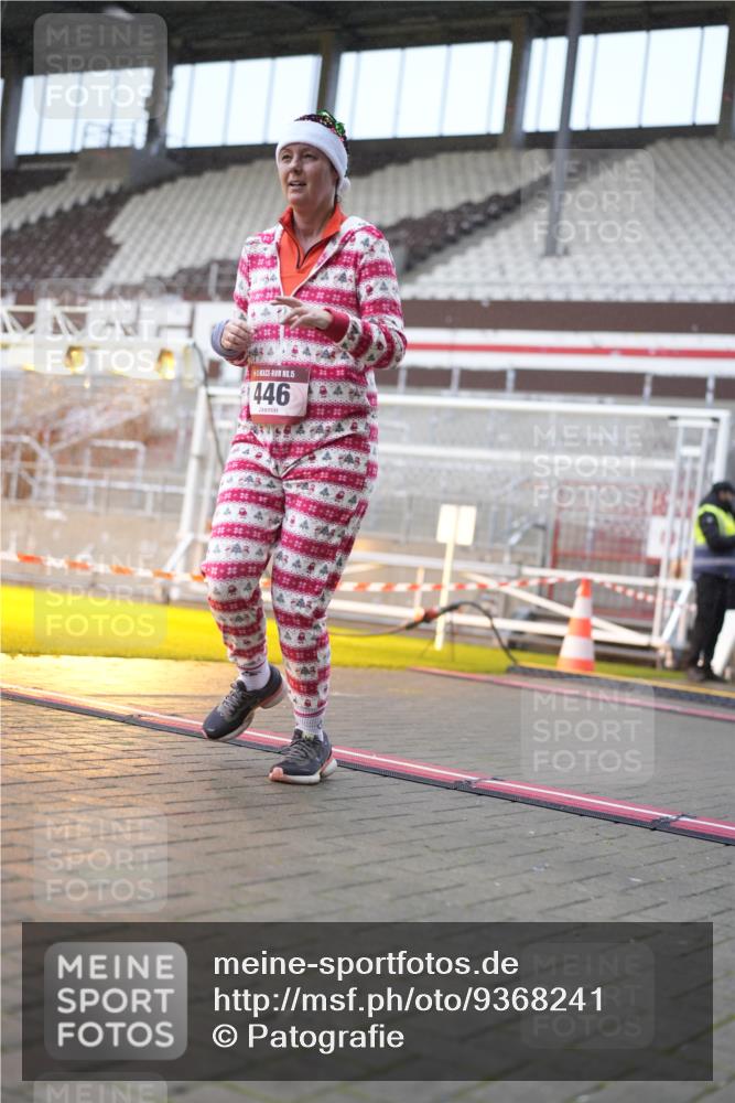 07.12.2025 - St. Pauli X-Mass-Run No. 15 Patografie http://msf.ph/oto/9368241 07.12.2025 11:08:17 Ziel 100, 152, 155, 166, 396, 446, 758, 784, 1078, 1170, 1184, 1559, 1560, 1596, 1706 meine-sportfotos.de