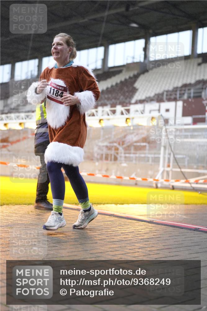 07.12.2025 - St. Pauli X-Mass-Run No. 15 Patografie http://msf.ph/oto/9368249 07.12.2025 11:08:23 Ziel 100, 152, 155, 166, 396, 446, 758, 784, 1078, 1170, 1184, 1424, 1491, 1560, 1625, 1706, 2259, 2893, 4584, 4819, 4830 meine-sportfotos.de