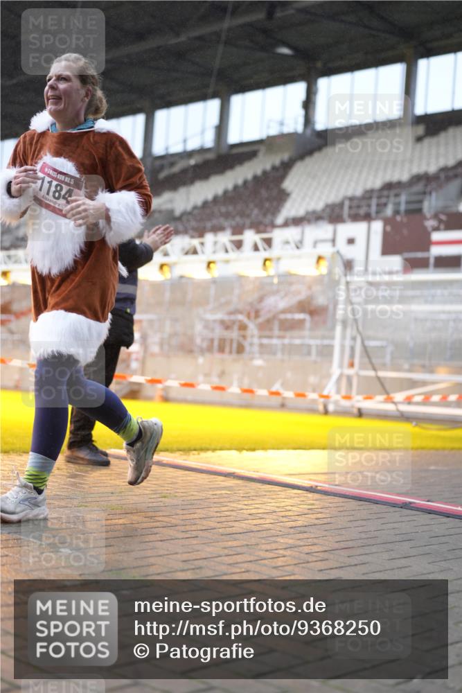 07.12.2025 - St. Pauli X-Mass-Run No. 15 Patografie http://msf.ph/oto/9368250 07.12.2025 11:08:23 Ziel 100, 152, 155, 166, 396, 446, 758, 784, 1078, 1170, 1184, 1424, 1491, 1560, 1625, 1706, 2259, 2893, 4584, 4819, 4830 meine-sportfotos.de