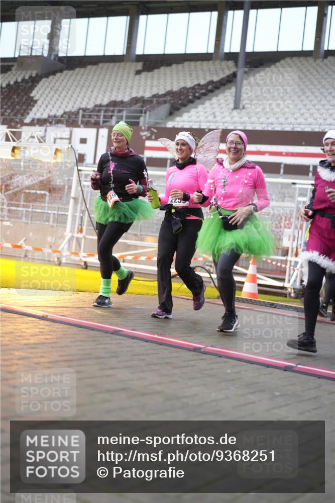 07.12.2025 - St. Pauli X-Mass-Run No. 15 Patografie http://msf.ph/oto/9368251 07.12.2025 11:08:24 Ziel 100, 152, 155, 166, 396, 446, 758, 784, 1078, 1170, 1184, 1424, 1491, 1625, 1706, 2259, 2893, 4584, 4819, 4830 meine-sportfotos.de