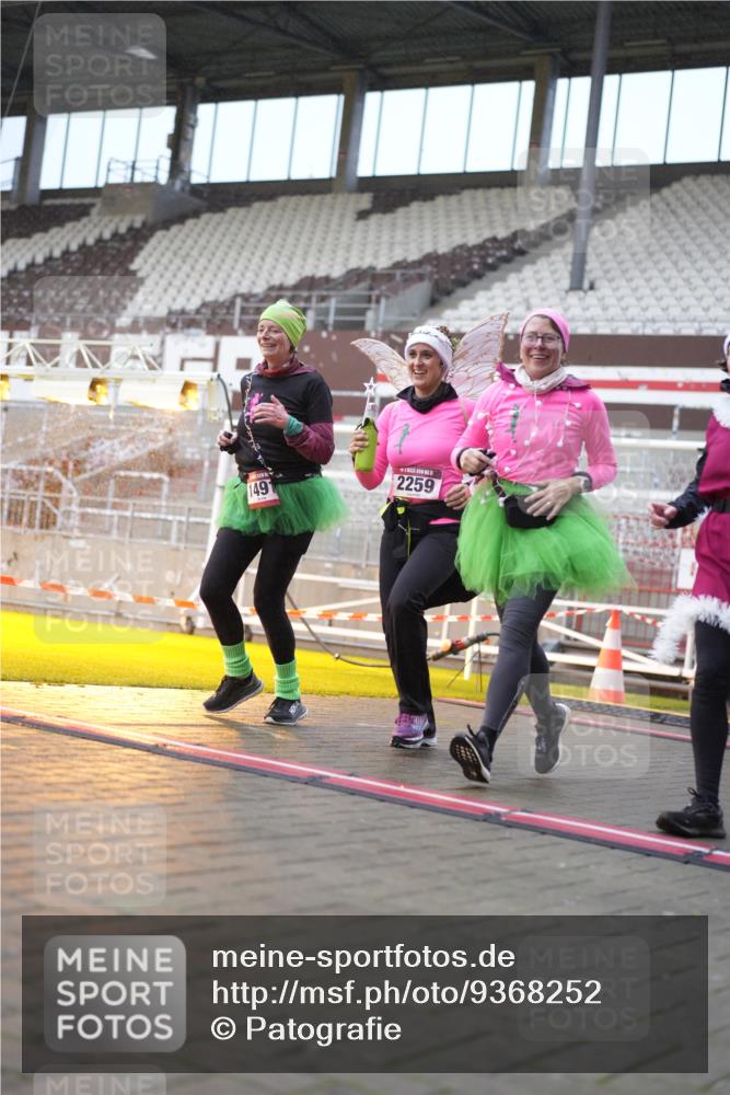 07.12.2025 - St. Pauli X-Mass-Run No. 15 Patografie http://msf.ph/oto/9368252 07.12.2025 11:08:24 Ziel 100, 152, 155, 166, 396, 446, 758, 784, 1078, 1170, 1184, 1424, 1491, 1625, 1706, 2259, 2893, 4584, 4819, 4830 meine-sportfotos.de