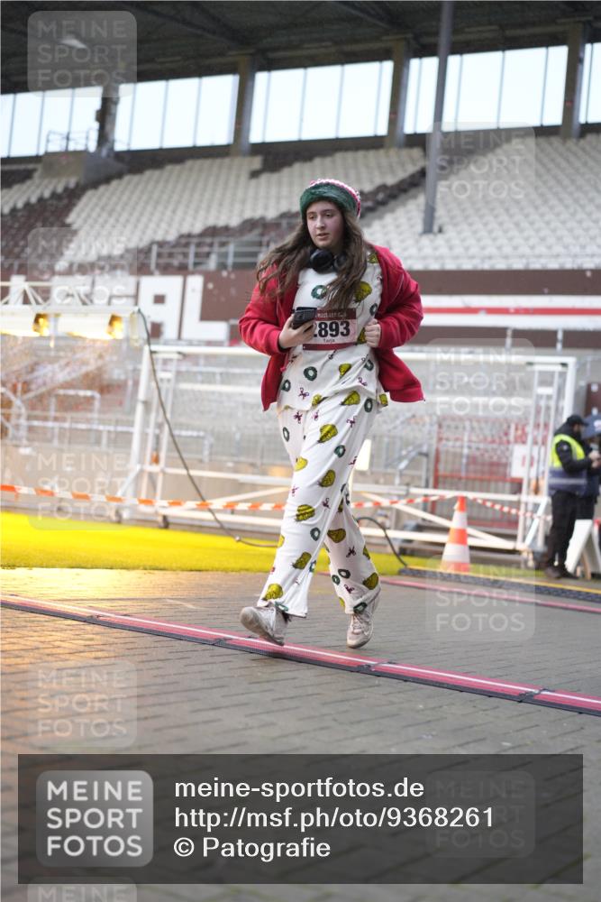 07.12.2025 - St. Pauli X-Mass-Run No. 15 Patografie http://msf.ph/oto/9368261 07.12.2025 11:08:27 Ziel 152, 155, 166, 396, 446, 758, 784, 1078, 1170, 1184, 1424, 1491, 1625, 1706, 2259, 2893, 4584, 4819, 4830 meine-sportfotos.de