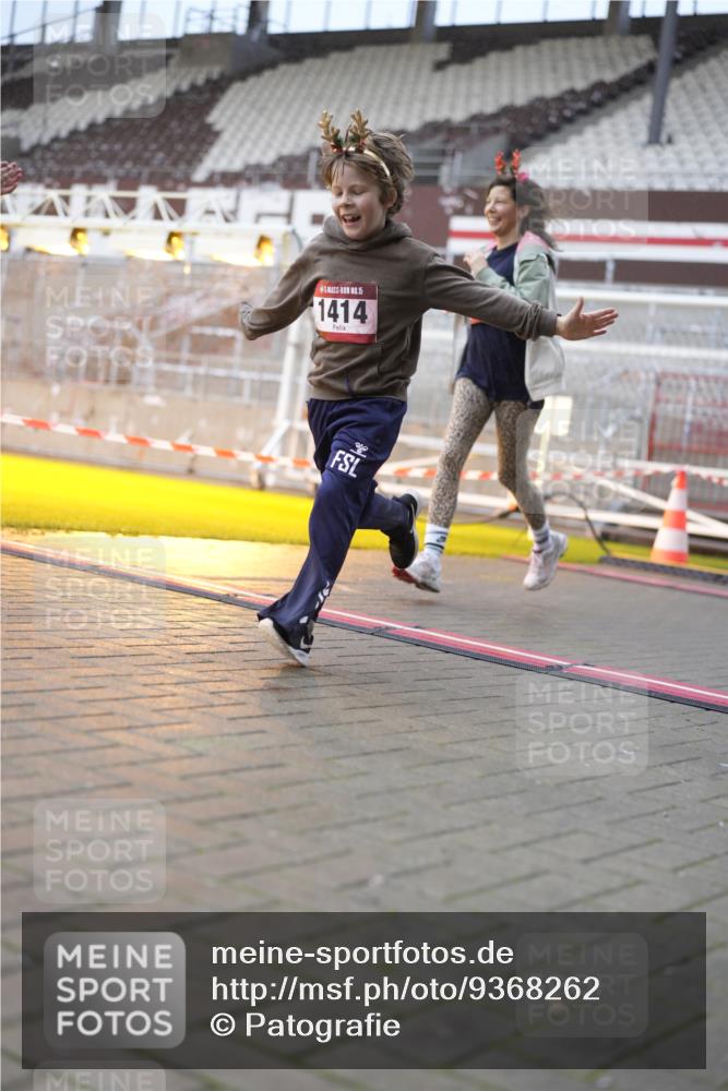 07.12.2025 - St. Pauli X-Mass-Run No. 15 Patografie http://msf.ph/oto/9368262 07.12.2025 11:08:35 Ziel 152, 155, 166, 784, 1184, 1412, xxxx, 1424, 1464, 1491, 1625, 2259, 2893, 4471, 4584, 4819, 4830 meine-sportfotos.de