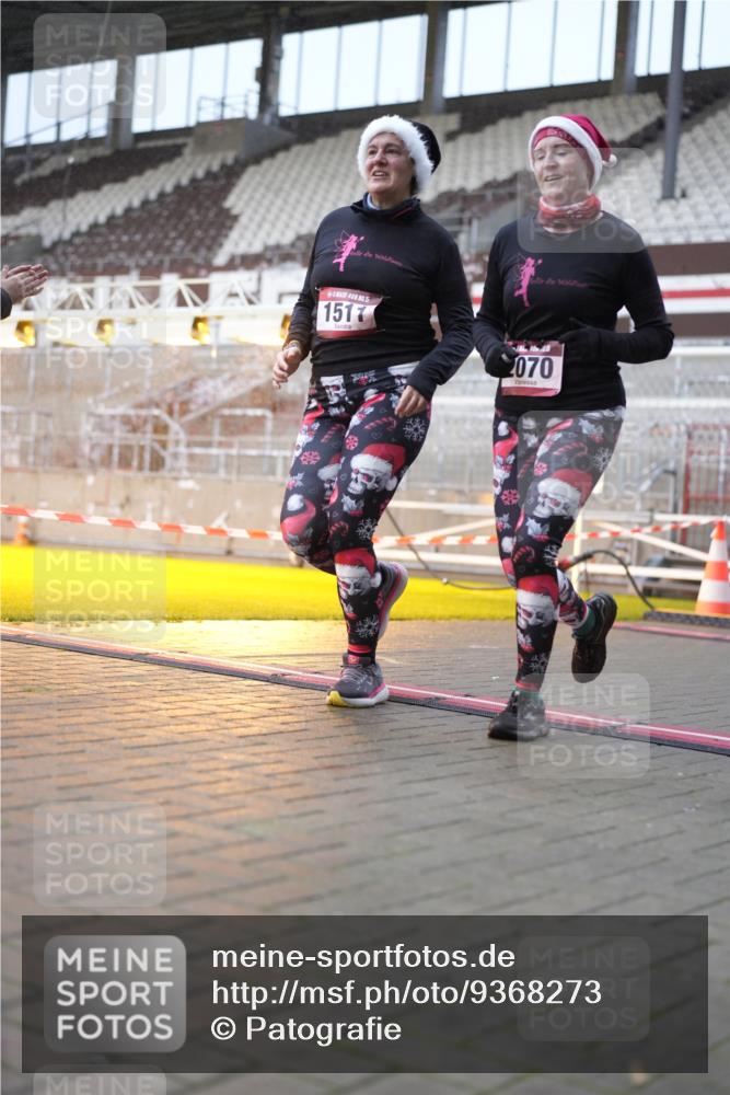 07.12.2025 - St. Pauli X-Mass-Run No. 15 Patografie http://msf.ph/oto/9368273 07.12.2025 11:08:49 Ziel 335, 338, 341, 619, 1205, 1211, 1412, xxxx, 1464, 1502, 1511, 2070, 2879, 2898, 4471 meine-sportfotos.de