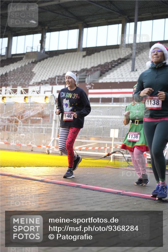 07.12.2025 - St. Pauli X-Mass-Run No. 15 Patografie http://msf.ph/oto/9368284 07.12.2025 11:08:58 Ziel 335, 338, 341, 495, 496, 619, 1136, 1138, 1140, 1205, 1211, 1502, 1511, 1574, 2070, 2879, 2898 meine-sportfotos.de