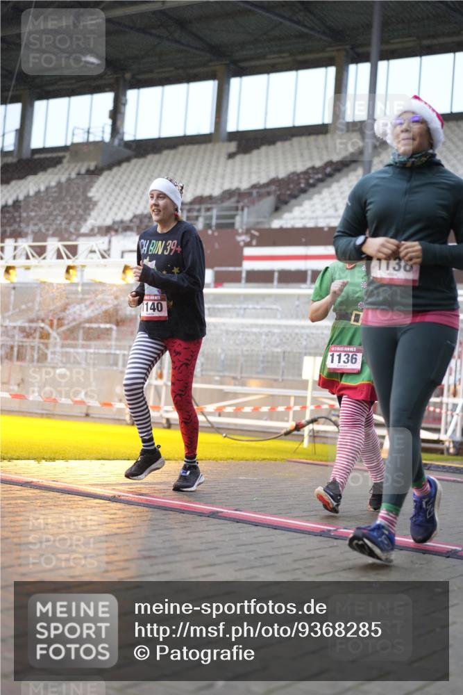 07.12.2025 - St. Pauli X-Mass-Run No. 15 Patografie http://msf.ph/oto/9368285 07.12.2025 11:08:58 Ziel 335, 338, 341, 495, 496, 619, 1136, 1138, 1140, 1205, 1211, 1502, 1511, 1574, 2070, 2879, 2898 meine-sportfotos.de
