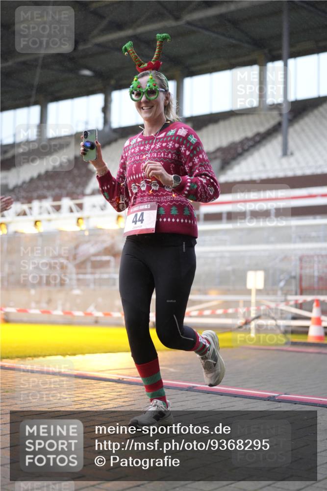 07.12.2025 - St. Pauli X-Mass-Run No. 15 Patografie http://msf.ph/oto/9368295 07.12.2025 11:09:09 Ziel 44, 51, 495, 496, 558, 619, 1110, 1136, 1138, 1140, 1205, 1211, 1260, 1574 meine-sportfotos.de