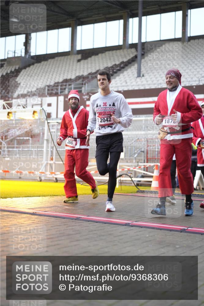 07.12.2025 - St. Pauli X-Mass-Run No. 15 Patografie http://msf.ph/oto/9368306 07.12.2025 11:09:24 Ziel 59, 66, 266, 330, 971, 1084, 1110, 1463, 1477, 1641, 1851, 1870, 1945, 1974, 2042, 3151, 4190, 4191 meine-sportfotos.de