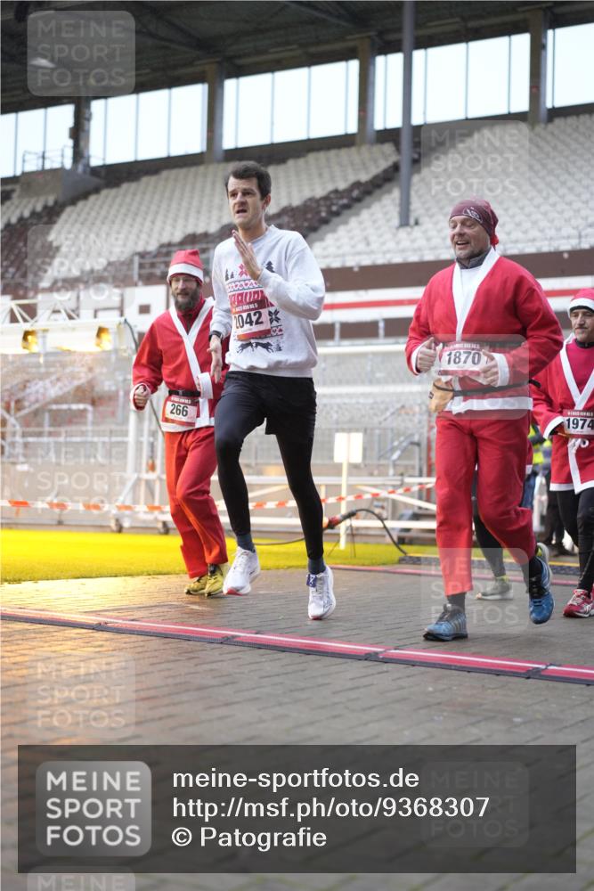07.12.2025 - St. Pauli X-Mass-Run No. 15 Patografie http://msf.ph/oto/9368307 07.12.2025 11:09:25 Ziel 59, 66, 266, 330, 971, 1084, 1110, 1463, 1477, 1641, 1851, 1870, 1945, 1974, 2042, 3151, 4190, 4191 meine-sportfotos.de
