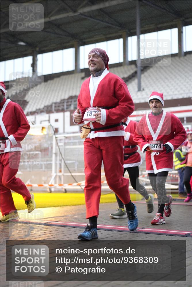 07.12.2025 - St. Pauli X-Mass-Run No. 15 Patografie http://msf.ph/oto/9368309 07.12.2025 11:09:25 Ziel 59, 66, 266, 330, 971, 1084, 1110, 1463, 1477, 1641, 1851, 1870, 1945, 1974, 2042, 3151, 4190, 4191 meine-sportfotos.de