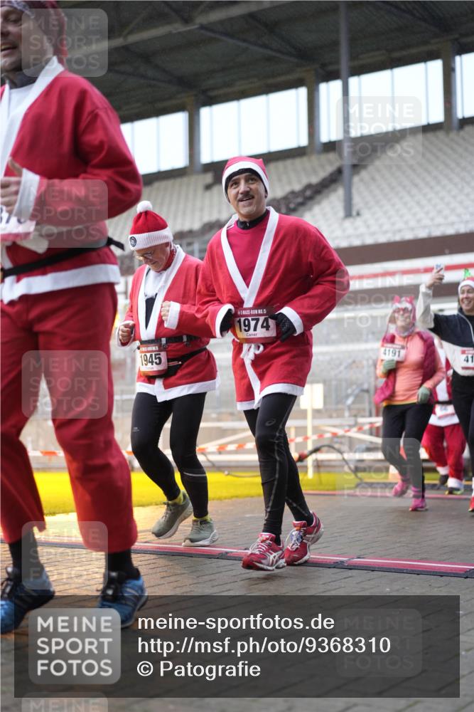 07.12.2025 - St. Pauli X-Mass-Run No. 15 Patografie http://msf.ph/oto/9368310 07.12.2025 11:09:26 Ziel 59, 66, 266, 330, 971, 1084, 1110, 1463, 1477, 1579, 1582, 1641, 1851, 1870, 1945, 1974, 2042, 3151, 4190, 4191 meine-sportfotos.de