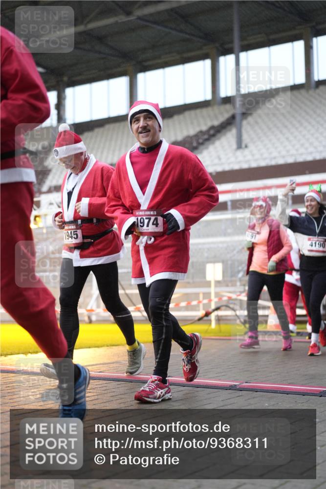 07.12.2025 - St. Pauli X-Mass-Run No. 15 Patografie http://msf.ph/oto/9368311 07.12.2025 11:09:26 Ziel 59, 66, 266, 330, 971, 1084, 1110, 1463, 1477, 1579, 1582, 1641, 1851, 1870, 1945, 1974, 2042, 3151, 4190, 4191 meine-sportfotos.de