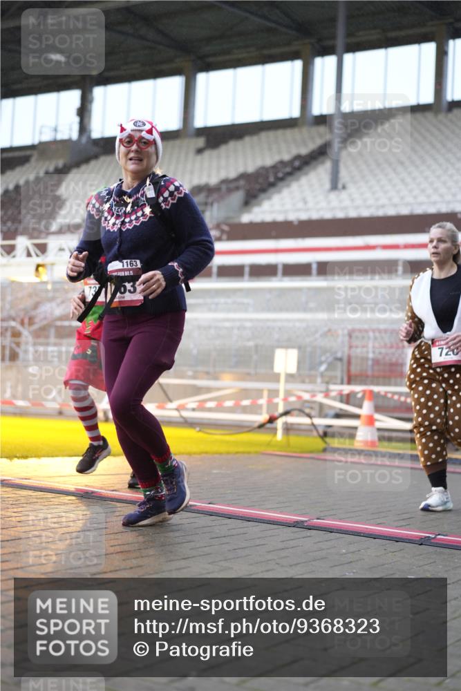 07.12.2025 - St. Pauli X-Mass-Run No. 15 Patografie http://msf.ph/oto/9368323 07.12.2025 11:09:46 Ziel 696, 720, 737, 755, 814, 863, 1157, 1163, 1579, 1582 meine-sportfotos.de