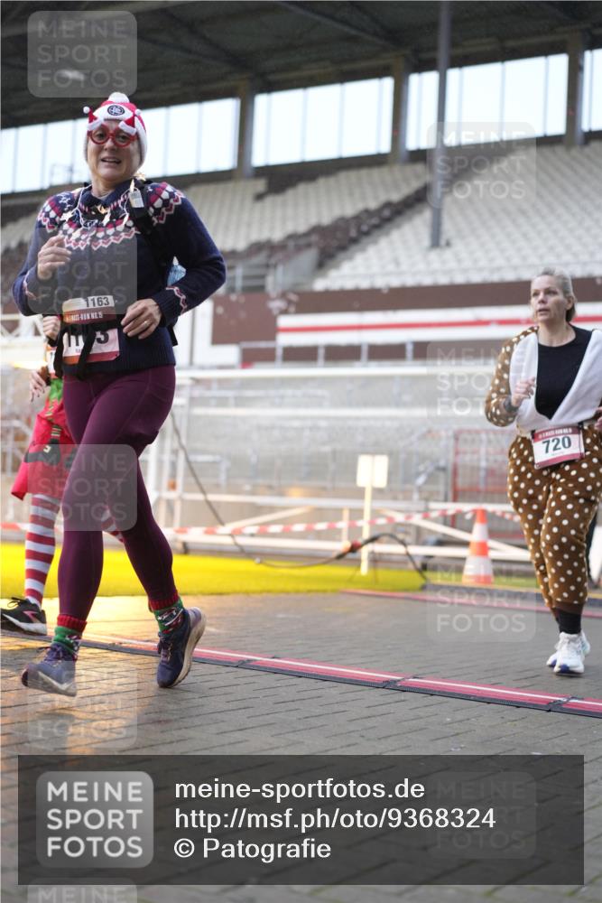 07.12.2025 - St. Pauli X-Mass-Run No. 15 Patografie http://msf.ph/oto/9368324 07.12.2025 11:09:46 Ziel 696, 720, 737, 755, 814, 863, 1157, 1163, 1579, 1582 meine-sportfotos.de