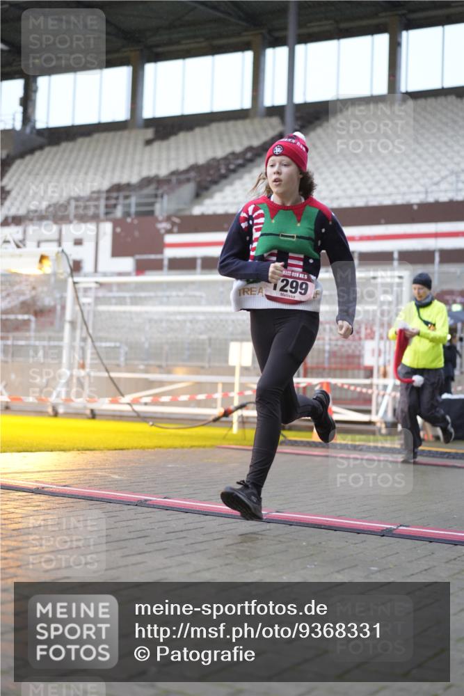 07.12.2025 - St. Pauli X-Mass-Run No. 15 Patografie http://msf.ph/oto/9368331 07.12.2025 11:10:12 Ziel 42, 53, 980, 1298, 1299, 1697, 2371 meine-sportfotos.de