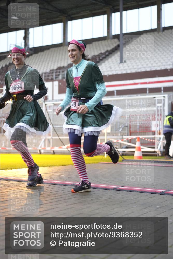 07.12.2025 - St. Pauli X-Mass-Run No. 15 Patografie http://msf.ph/oto/9368352 07.12.2025 11:10:21 Ziel 30, 31, 42, 49, 53, 134, 980, 1298, 1299, 1398, 1692, 1694, 1697, 1739, 1740, 2371 meine-sportfotos.de
