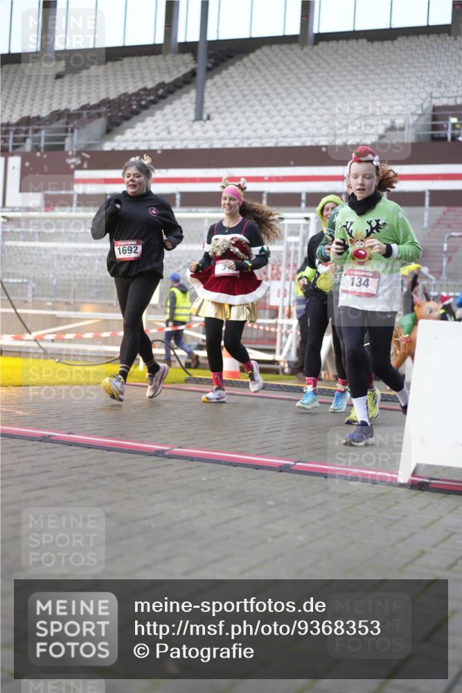 07.12.2025 - St. Pauli X-Mass-Run No. 15 Patografie http://msf.ph/oto/9368353 07.12.2025 11:10:26 Ziel 29, 30, 31, 42, 49, 53, 122, 134, 745, 980, 1064, 1066, 1298, 1299, 1398, 1692, 1694, 1697, 1739, 1740, 2371, 3124, 3136 meine-sportfotos.de