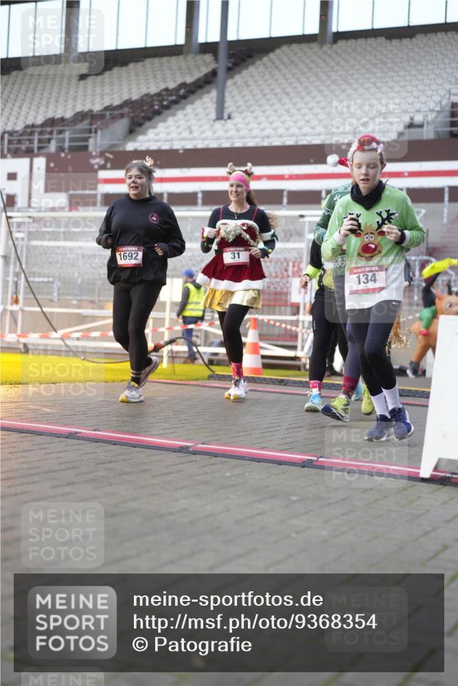 07.12.2025 - St. Pauli X-Mass-Run No. 15 Patografie http://msf.ph/oto/9368354 07.12.2025 11:10:26 Ziel 29, 30, 31, 42, 49, 53, 122, 134, 745, 980, 1064, 1066, 1298, 1299, 1398, 1692, 1694, 1697, 1739, 1740, 2371, 3124, 3136 meine-sportfotos.de