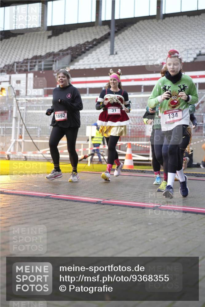 07.12.2025 - St. Pauli X-Mass-Run No. 15 Patografie http://msf.ph/oto/9368355 07.12.2025 11:10:26 Ziel 29, 30, 31, 42, 49, 53, 122, 134, 745, 980, 1064, 1066, 1298, 1299, 1398, 1692, 1694, 1697, 1739, 1740, 2371, 3124, 3136 meine-sportfotos.de