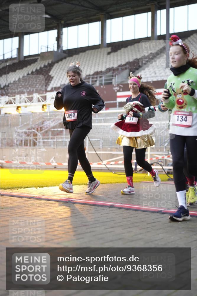 07.12.2025 - St. Pauli X-Mass-Run No. 15 Patografie http://msf.ph/oto/9368356 07.12.2025 11:10:26 Ziel 29, 30, 31, 42, 49, 53, 122, 134, 745, 980, 1064, 1066, 1298, 1299, 1398, 1692, 1694, 1697, 1739, 1740, 2371, 3124, 3136 meine-sportfotos.de