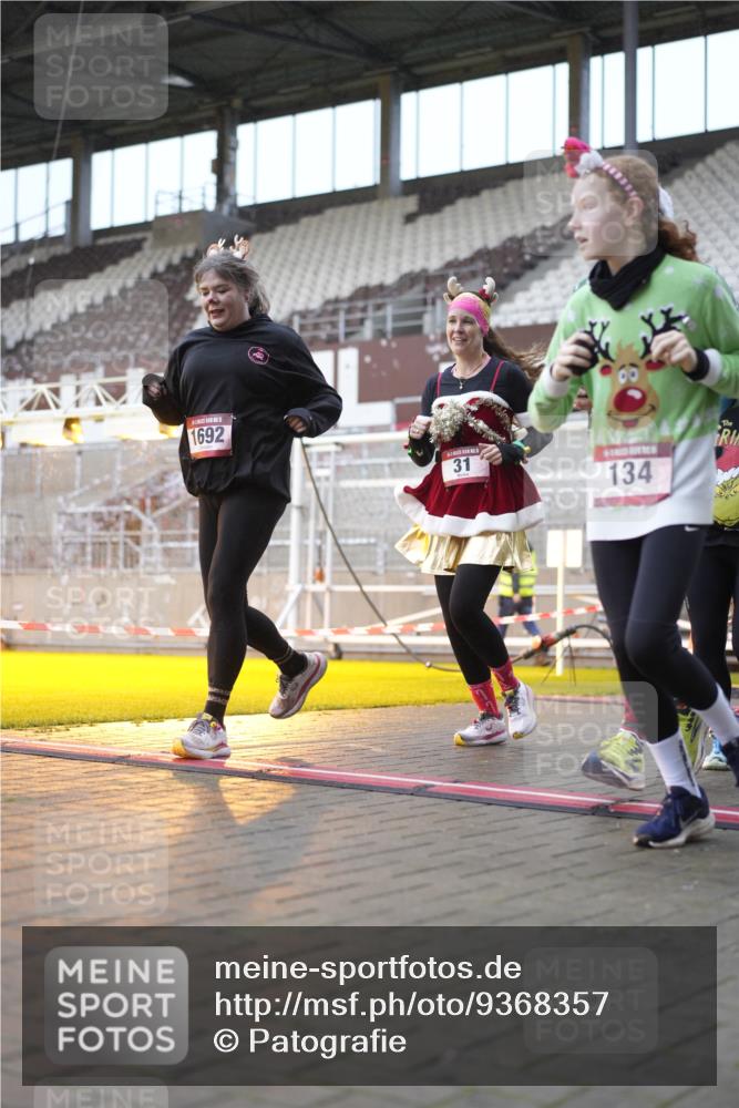 07.12.2025 - St. Pauli X-Mass-Run No. 15 Patografie http://msf.ph/oto/9368357 07.12.2025 11:10:26 Ziel 29, 30, 31, 42, 49, 53, 122, 134, 745, 980, 1064, 1066, 1298, 1299, 1398, 1692, 1694, 1697, 1739, 1740, 2371, 3124, 3136 meine-sportfotos.de