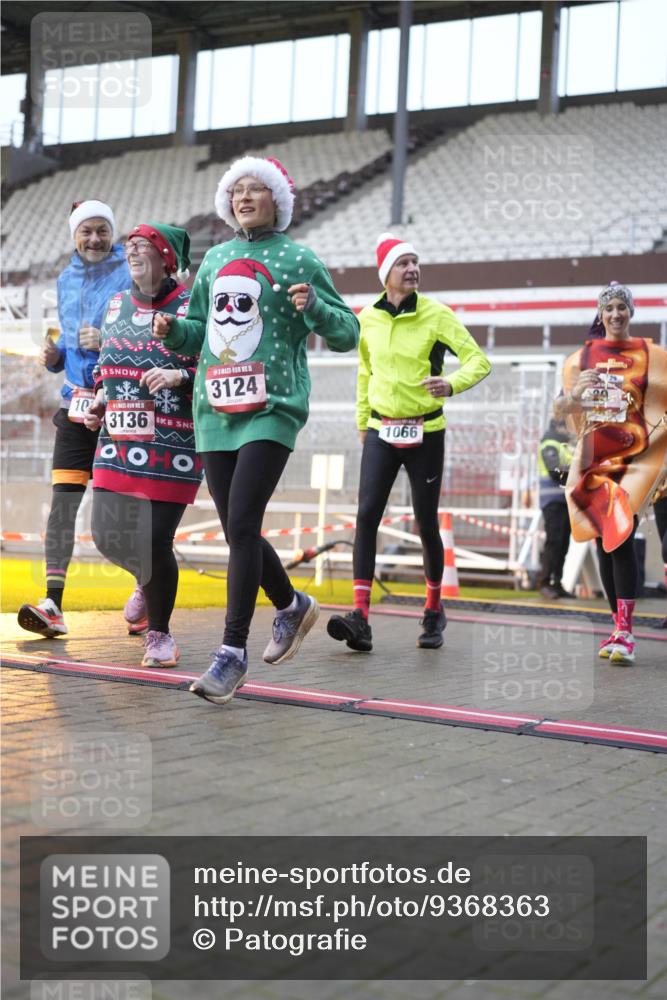 07.12.2025 - St. Pauli X-Mass-Run No. 15 Patografie http://msf.ph/oto/9368363 07.12.2025 11:10:30 Ziel 29, 30, 31, 42, 49, 53, 122, 134, 745, 980, 1064, 1066, 1298, 1380, 1398, 1692, 1694, 1697, 1739, 1740, 3124, 3136 meine-sportfotos.de