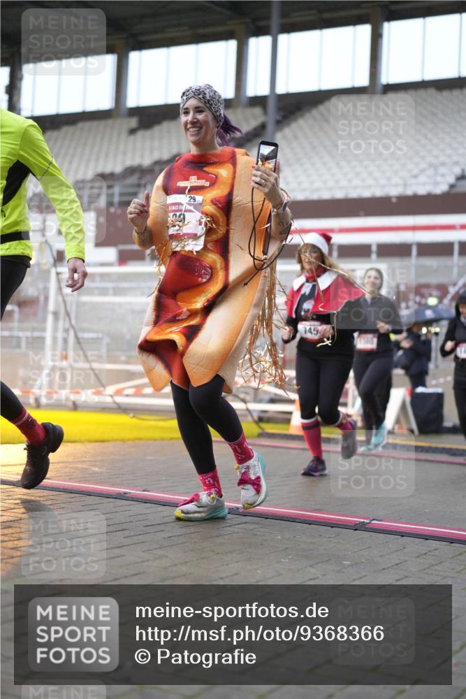 07.12.2025 - St. Pauli X-Mass-Run No. 15 Patografie http://msf.ph/oto/9368366 07.12.2025 11:10:31 Ziel 29, 30, 31, 49, 53, 122, 134, 745, 1064, 1066, 1298, 1380, 1398, 1626, 1692, 1694, 1697, 1739, 1740, 3124, 3136 meine-sportfotos.de