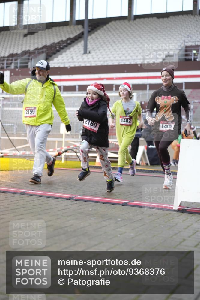 07.12.2025 - St. Pauli X-Mass-Run No. 15 Patografie http://msf.ph/oto/9368376 07.12.2025 11:10:43 Ziel 29, 122, 745, 1064, 1066, 1380, 1400, 1402, 1584, 1626, 2616, 3124, 3136, 4574 meine-sportfotos.de