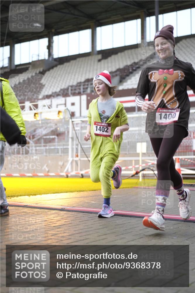 07.12.2025 - St. Pauli X-Mass-Run No. 15 Patografie http://msf.ph/oto/9368378 07.12.2025 11:10:44 Ziel 29, 122, 745, 1064, 1066, 1380, 1400, 1402, 1584, 1626, 2616, 3124, 3136, 4574 meine-sportfotos.de