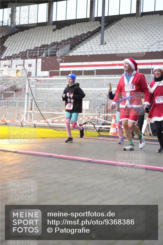 07.12.2025 - St. Pauli X-Mass-Run No. 15 Patografie http://msf.ph/oto/9368386 07.12.2025 11:11:01 Ziel 48, 660, 667, 669, 697, 698, 1518, 1519, 2258, 2616, 2742 meine-sportfotos.de