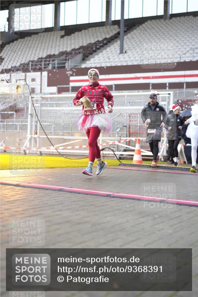 07.12.2025 - St. Pauli X-Mass-Run No. 15 Patografie http://msf.ph/oto/9368391 07.12.2025 11:11:06 Ziel 48, 411, 660, 667, 669, 697, 698, 777, 787, 788, 812, 815, 817, 832, 841, 909, 1518, 1519, 1557, 1565, 1568, 1619, 1707, 2258, 2742, 4801, 4813 meine-sportfotos.de