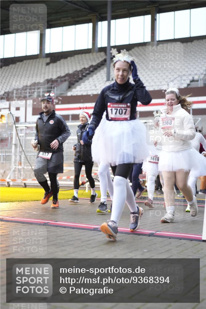 07.12.2025 - St. Pauli X-Mass-Run No. 15 Patografie http://msf.ph/oto/9368394 07.12.2025 11:11:08 Ziel 48, 411, 660, 697, 698, 777, 787, 788, 812, 815, 817, 832, 841, 909, 1145, 1146, 1147, 1518, 1519, 1557, 1565, 1568, 1619, 1707, 2258, 2742, 4801, 4813 meine-sportfotos.de