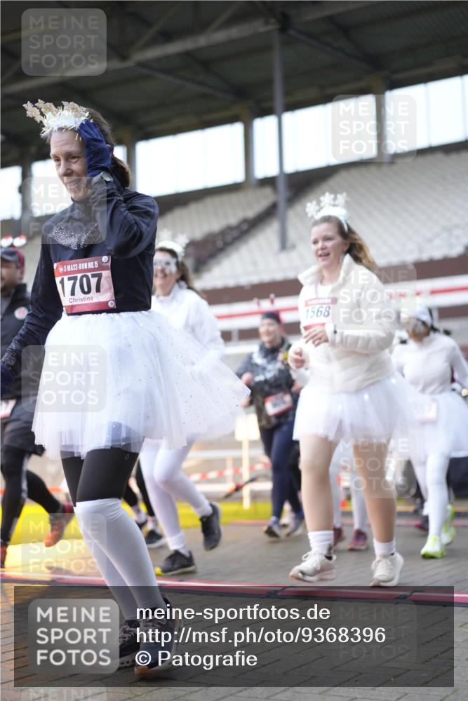 07.12.2025 - St. Pauli X-Mass-Run No. 15 Patografie http://msf.ph/oto/9368396 07.12.2025 11:11:08 Ziel 48, 411, 660, 697, 698, 777, 787, 788, 812, 815, 817, 832, 841, 909, 1145, 1146, 1147, 1518, 1519, 1557, 1565, 1568, 1619, 1707, 2258, 2742, 4801, 4813 meine-sportfotos.de