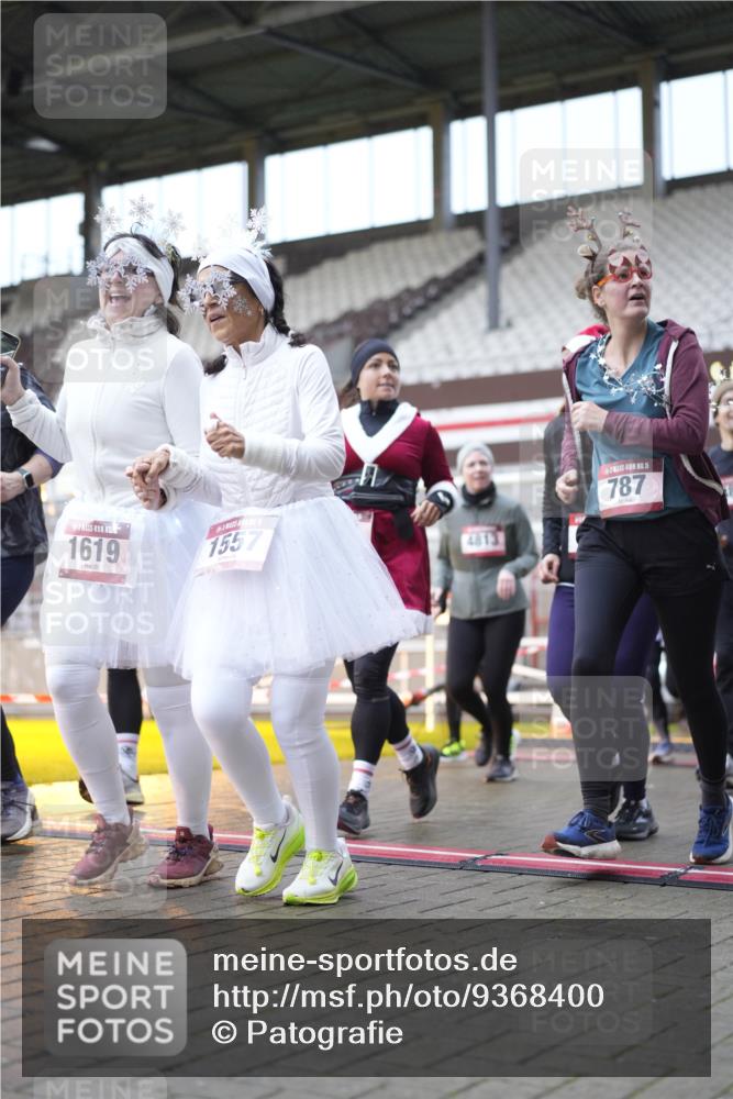 07.12.2025 - St. Pauli X-Mass-Run No. 15 Patografie http://msf.ph/oto/9368400 07.12.2025 11:11:10 Ziel 411, 697, 698, 777, 787, 788, 812, 815, 817, 832, 841, 909, 1145, 1146, 1147, 1518, 1519, 1557, 1565, 1568, 1619, 1707, 2258, 2742, 4801, 4805, 4806, 4810, 4813, 5005, 5006 meine-sportfotos.de