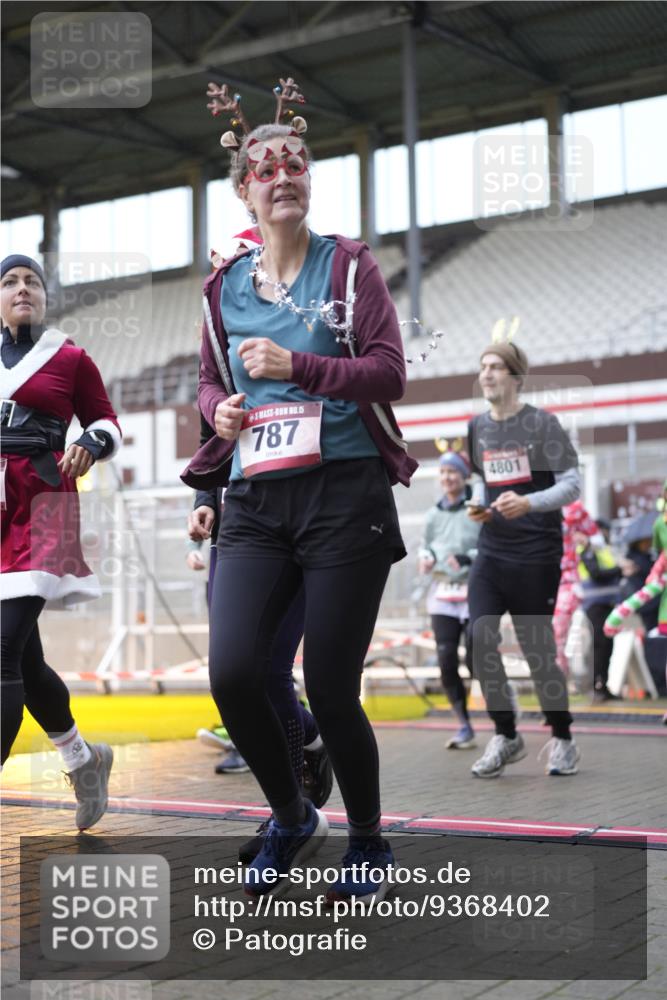 07.12.2025 - St. Pauli X-Mass-Run No. 15 Patografie http://msf.ph/oto/9368402 07.12.2025 11:11:10 Ziel 411, 697, 698, 777, 787, 788, 812, 815, 817, 832, 841, 909, 1145, 1146, 1147, 1518, 1519, 1557, 1565, 1568, 1619, 1707, 2258, 2742, 4801, 4805, 4806, 4810, 4813, 5005, 5006 meine-sportfotos.de