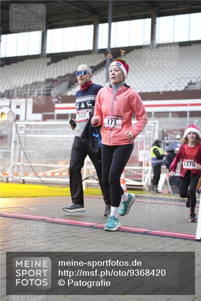 07.12.2025 - St. Pauli X-Mass-Run No. 15 Patografie http://msf.ph/oto/9368420 07.12.2025 11:11:18 Ziel 171, 182, 190, 411, 777, 787, 788, 812, 815, 817, 832, 841, 909, 1145, 1146, 1147, 1309, 1557, 1565, 1568, 1619, 1707, 1770, 2258, 2742, 4801, 4805, 4806, 4810, 4813, 5005, 5006 meine-sportfotos.de