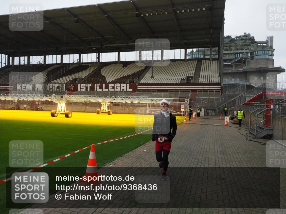 07.12.2025 - St. Pauli X-Mass-Run No. 15 Fabian Wolf http://msf.ph/oto/9368436 07.12.2025 09:51:02 Ziel 615, 2224 meine-sportfotos.de