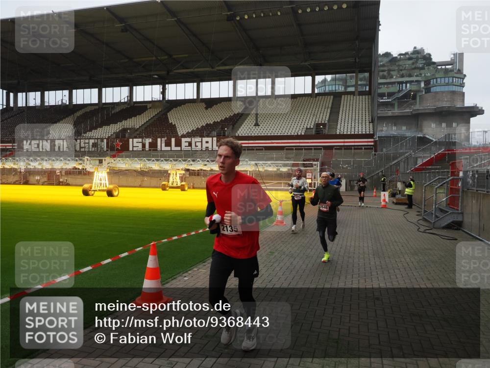 07.12.2025 - St. Pauli X-Mass-Run No. 15 Fabian Wolf http://msf.ph/oto/9368443 07.12.2025 09:51:17 Ziel 13, 615, 1258, 2030, 2135, 2646, 3110, 4273 meine-sportfotos.de