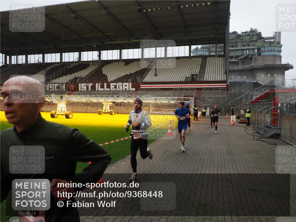 07.12.2025 - St. Pauli X-Mass-Run No. 15 Fabian Wolf http://msf.ph/oto/9368448 07.12.2025 09:51:18 Ziel 13, 1258, 2030, 2135, 2646, 3110, 4273 meine-sportfotos.de