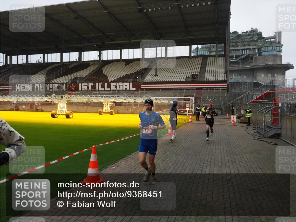 07.12.2025 - St. Pauli X-Mass-Run No. 15 Fabian Wolf http://msf.ph/oto/9368451 07.12.2025 09:51:19 Ziel 13, 1258, 2030, 2135, 2646, 3110, 4273 meine-sportfotos.de