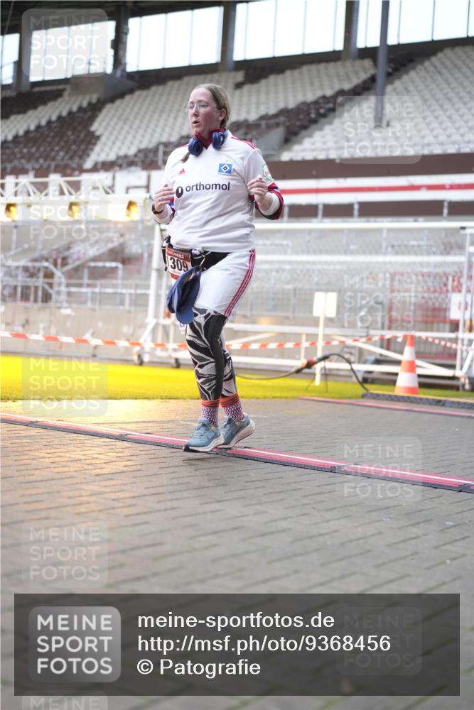 07.12.2025 - St. Pauli X-Mass-Run No. 15 Patografie http://msf.ph/oto/9368456 07.12.2025 11:11:23 Ziel 171, 182, 190, 411, 777, 787, 788, 812, 815, 817, 832, 841, 909, 1145, 1146, 1147, 1309, 1321, 1557, 1565, 1568, 1589, 1619, 1767, 1770, 4801, 4805, 4806, 4810, 4813, 5005, 5006 meine-sportfotos.de