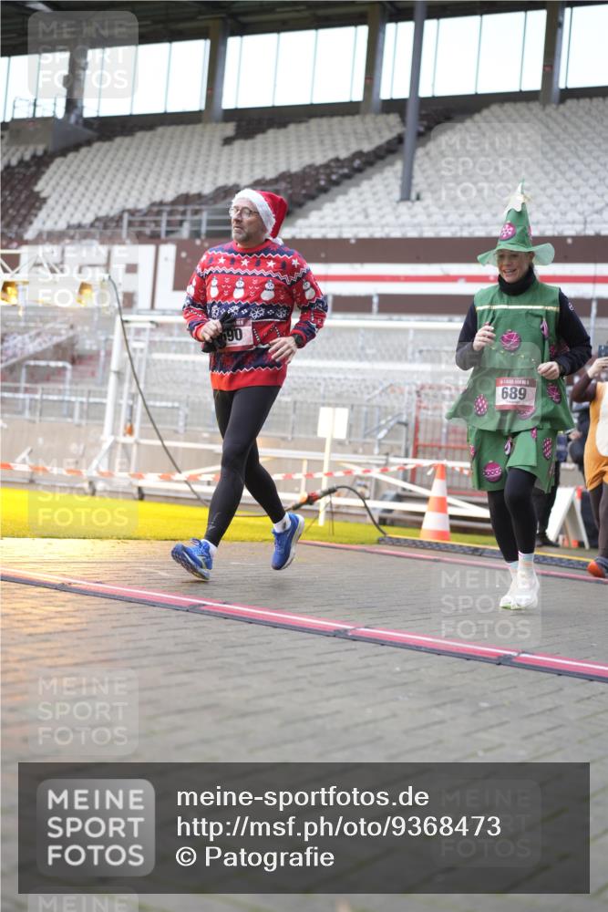07.12.2025 - St. Pauli X-Mass-Run No. 15 Patografie http://msf.ph/oto/9368473 07.12.2025 11:11:38 Ziel 679, 689, 690, 1186, 1321, 1589, 1711, 1714, 1767 meine-sportfotos.de