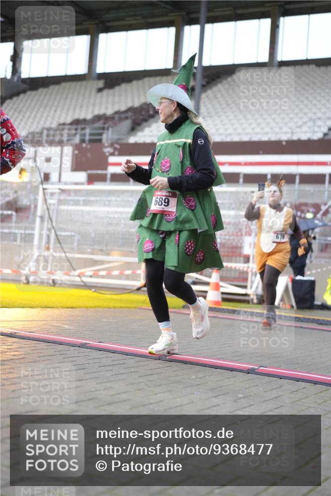 07.12.2025 - St. Pauli X-Mass-Run No. 15 Patografie http://msf.ph/oto/9368477 07.12.2025 11:11:39 Ziel 679, 689, 690, 1186, 1321, 1589, 1711, 1714, 1767 meine-sportfotos.de
