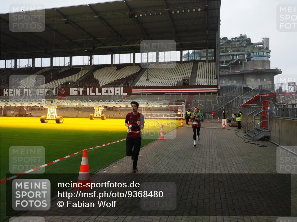 07.12.2025 - St. Pauli X-Mass-Run No. 15 Fabian Wolf http://msf.ph/oto/9368480 07.12.2025 09:51:34 Ziel 13, 1117, 1258, 1893, 2030, 3110, 4273 meine-sportfotos.de
