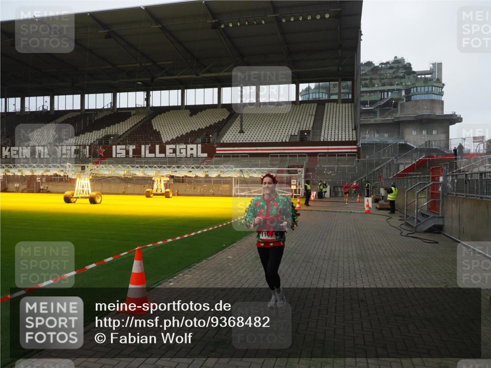 07.12.2025 - St. Pauli X-Mass-Run No. 15 Fabian Wolf http://msf.ph/oto/9368482 07.12.2025 09:51:36 Ziel 1117, 1258, 1893, 2030, 3110 meine-sportfotos.de