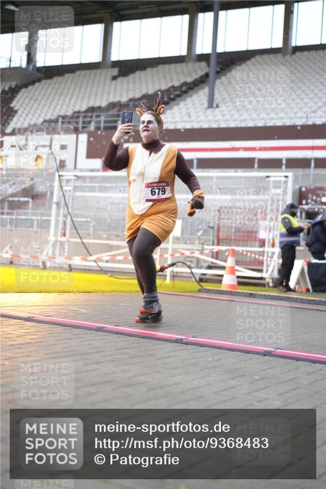 07.12.2025 - St. Pauli X-Mass-Run No. 15 Patografie http://msf.ph/oto/9368483 07.12.2025 11:11:40 Ziel 679, 689, 690, 1186, 1321, 1589, 1711, 1714, 1767 meine-sportfotos.de