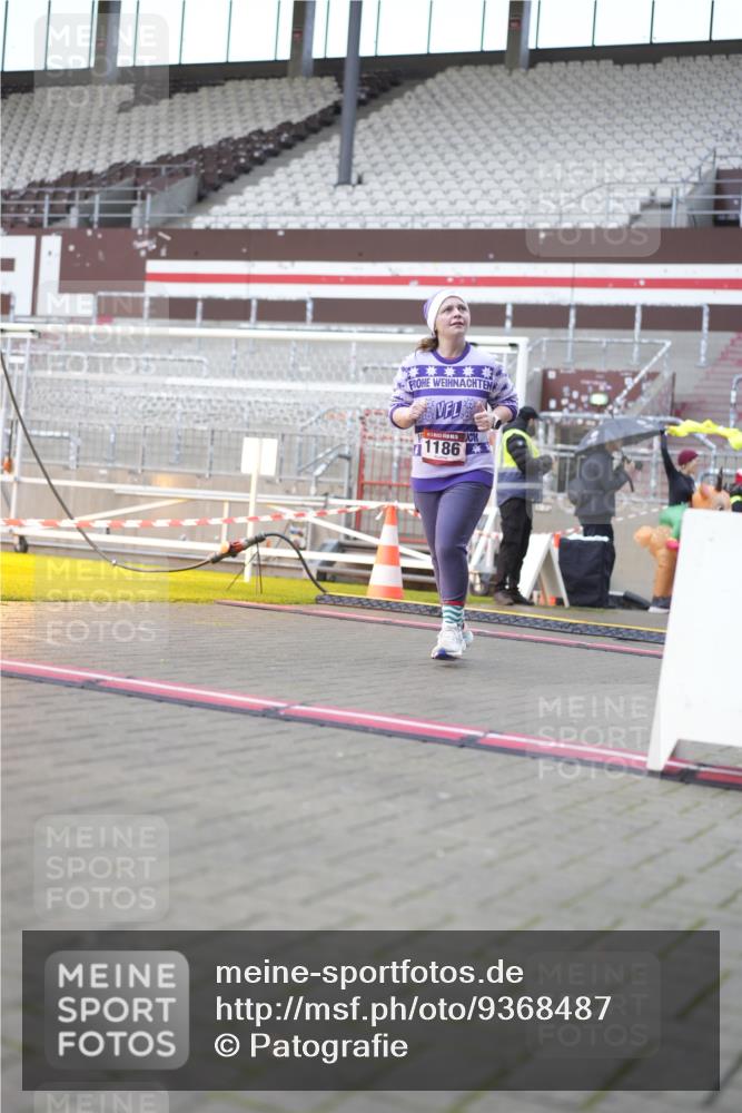 07.12.2025 - St. Pauli X-Mass-Run No. 15 Patografie http://msf.ph/oto/9368487 07.12.2025 11:11:42 Ziel 679, 689, 690, 694, 1186, 1321, 1711, 1714 meine-sportfotos.de