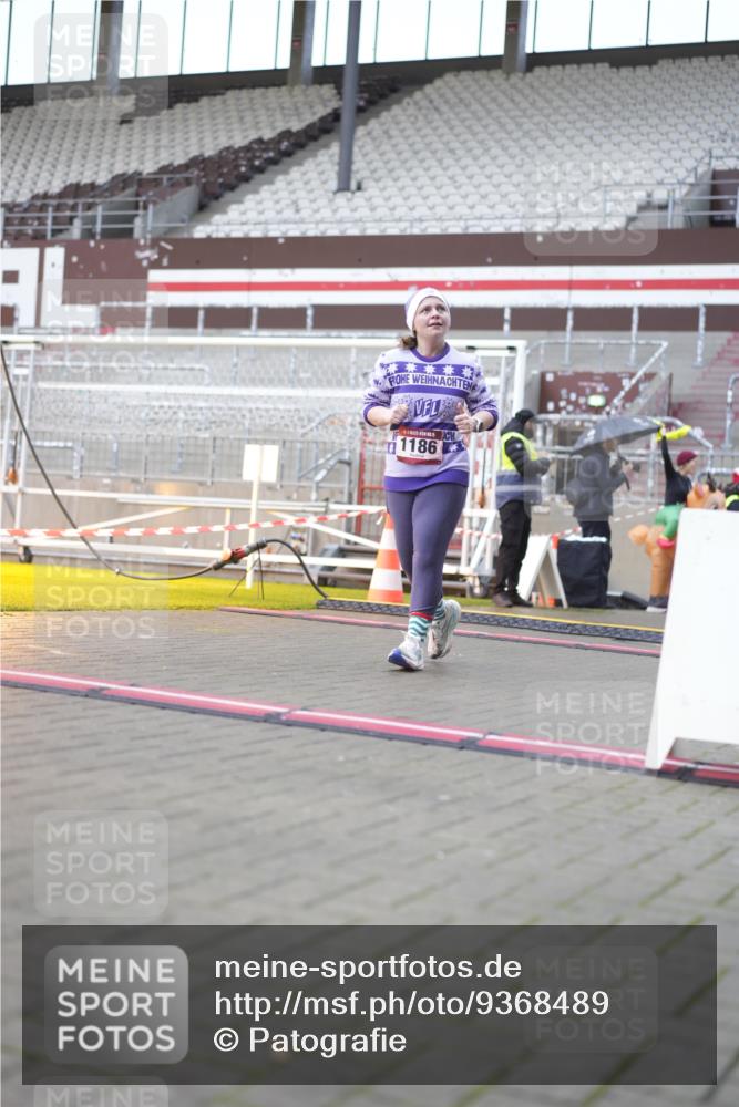 07.12.2025 - St. Pauli X-Mass-Run No. 15 Patografie http://msf.ph/oto/9368489 07.12.2025 11:11:42 Ziel 679, 689, 690, 694, 1186, 1321, 1711, 1714 meine-sportfotos.de