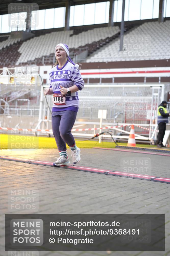 07.12.2025 - St. Pauli X-Mass-Run No. 15 Patografie http://msf.ph/oto/9368491 07.12.2025 11:11:43 Ziel 679, 689, 690, 694, 1186, 1321, 1711, 1714 meine-sportfotos.de