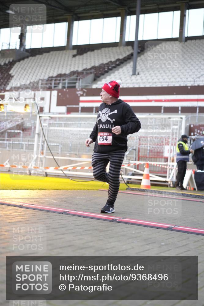 07.12.2025 - St. Pauli X-Mass-Run No. 15 Patografie http://msf.ph/oto/9368496 07.12.2025 11:11:47 Ziel 408, 437, 679, 689, 690, 694, 1186 meine-sportfotos.de